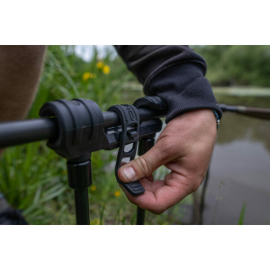 Soporte sacadera avid carp Lok Down Landing Net Holder